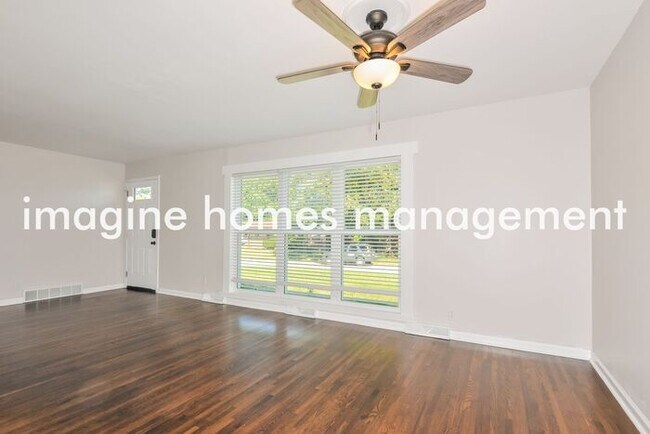 Building Photo - Stunning 3 Bedroom Ranch in Ladue Schools