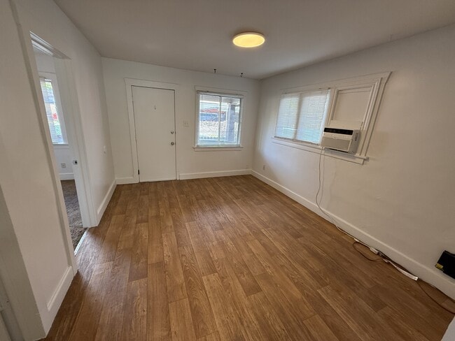 Building Photo - 964 James Ct
