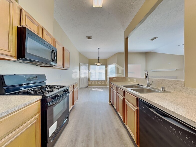 Building Photo - 19339 Otter Trail Ct