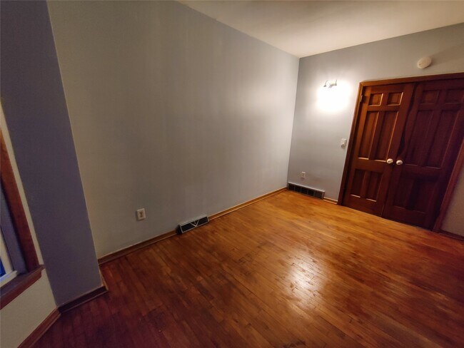 Building Photo - 11 Arch St