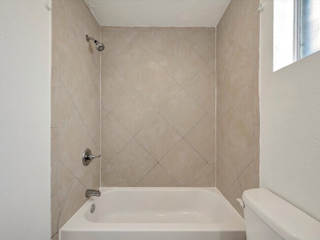 Building Photo - 2515 Northern Dr