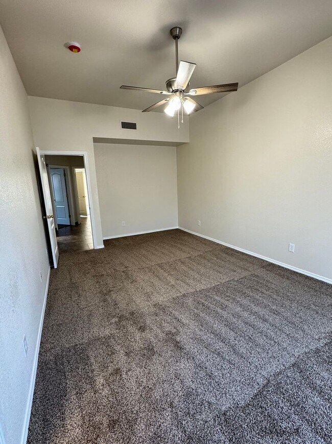 Building Photo - 1326 Magoffin Pl
