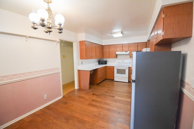 Building Photo - 4 Bed, 2 Bath Home for Rent – Unique Design & Retro Charm