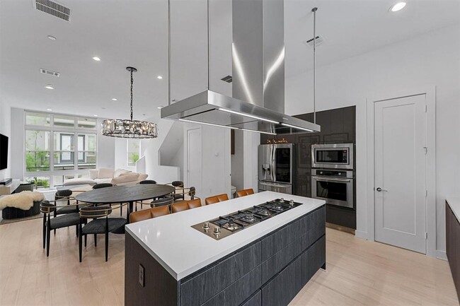 Building Photo - 5854 E Post Oak Ln