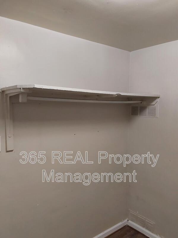 Building Photo - 1431 11 Street, Unit 1/2