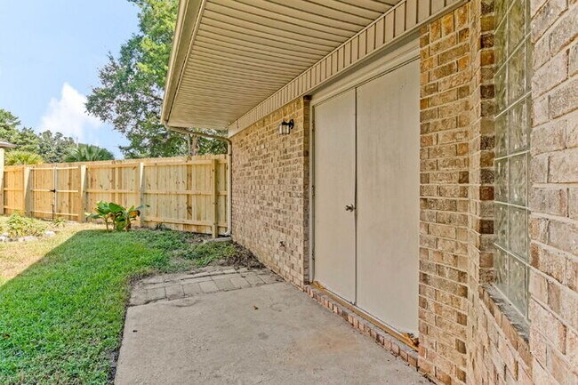 Building Photo - AVAILABLE NOW – $3,000/MONTH – ALL UTILITIES + LAWN SERVICE + POOL SERVICE INCLUDED!