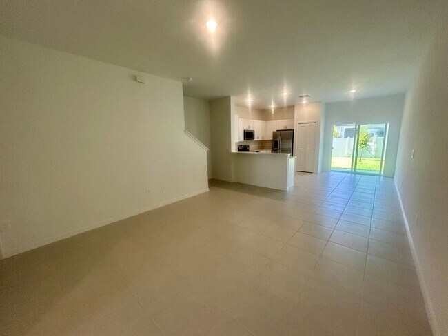 Building Photo - Stylish Townhome in the Heart of Ruskin – ...