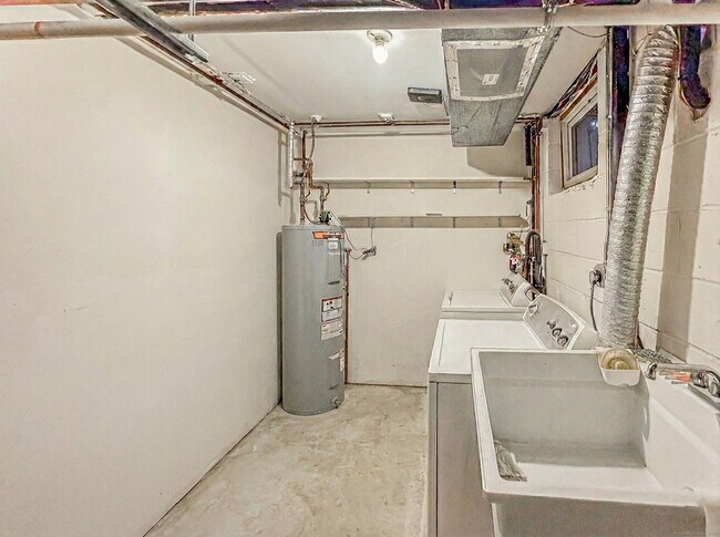 Building Photo - 202 Soundview Ave