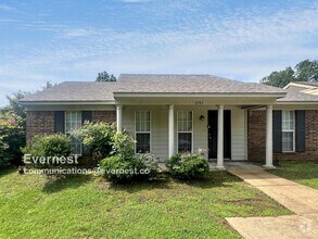 Building Photo - Charming 3-Bedroom Home with Comfortable L...