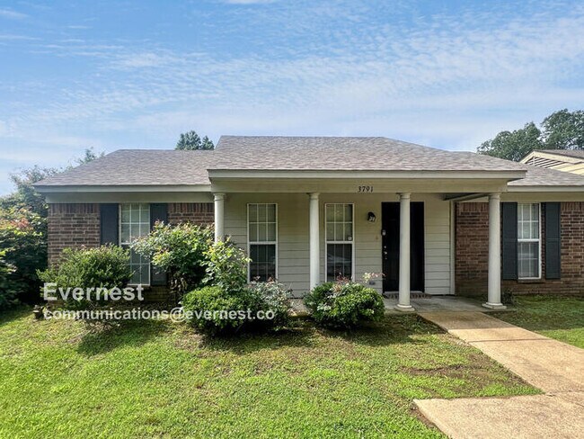 Primary Photo - Charming 3-Bedroom Home with Comfortable L...