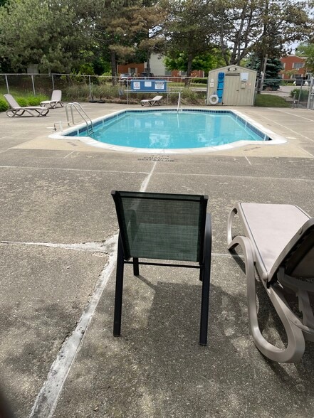 Building Photo - 810 Plate St