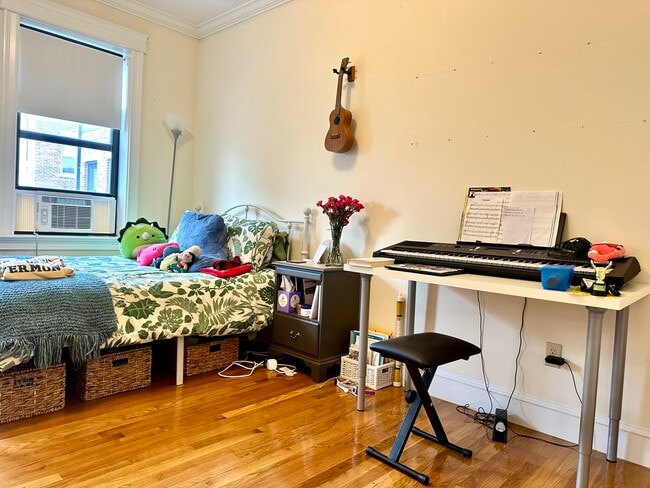 Building Photo - 27 Glenville Ave