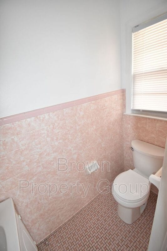 Building Photo - 1813 Catawba St