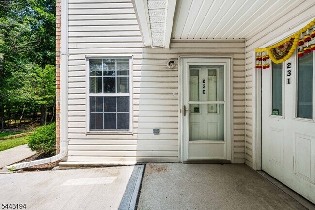 Building Photo - 230 Vasser Dr