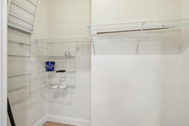 Building Photo - 527 Pawtucket St