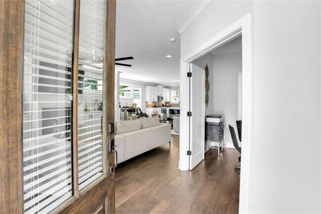 Building Photo - 510 Oak Dr