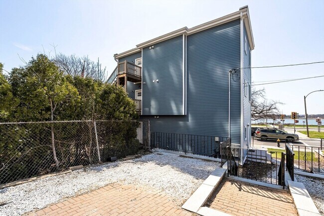 Building Photo - 1400 Columbia Rd