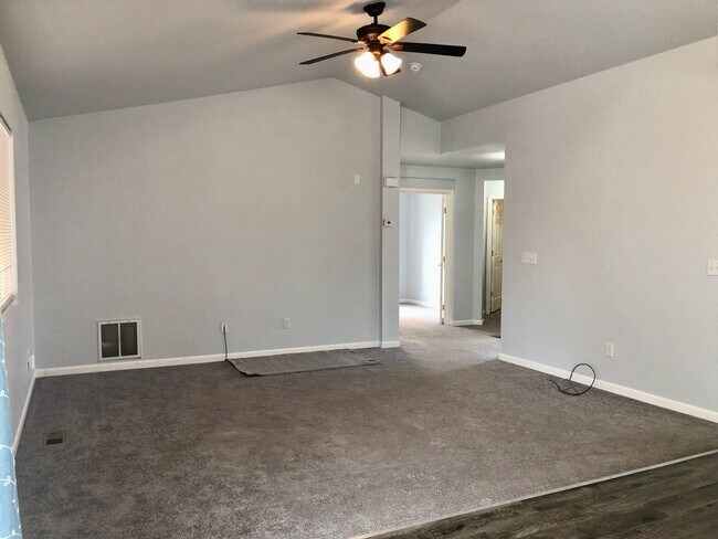 Building Photo - Charming Ranch Home with Office, A/C & Fen...