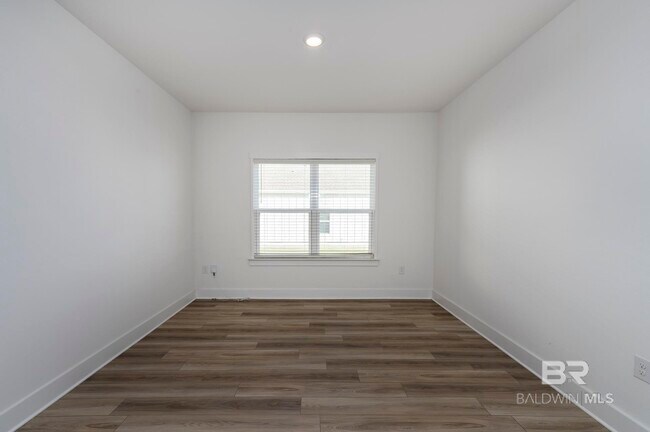 Building Photo - 231 Bronze St