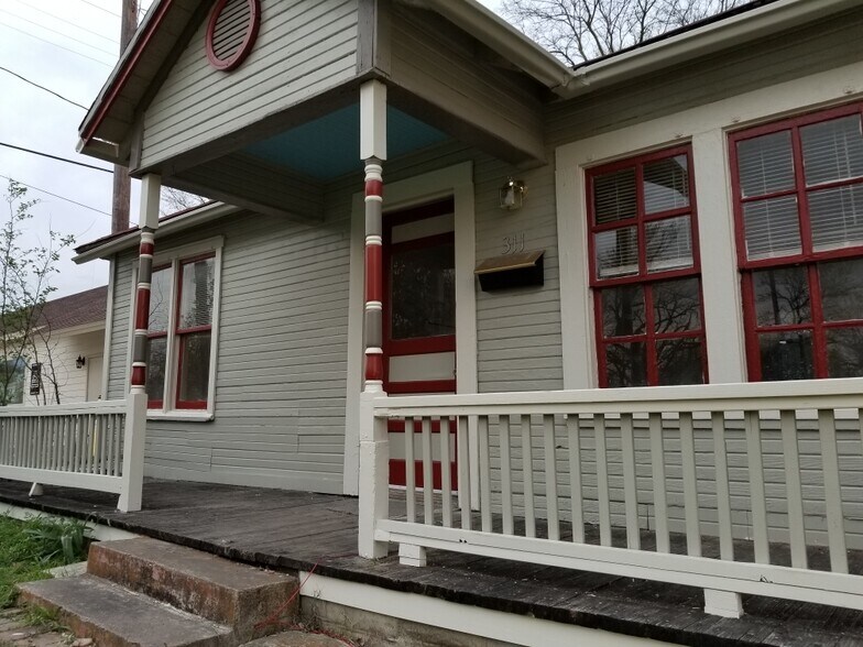 Primary Photo - 311 W 5th St