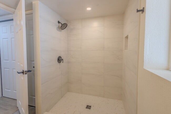 Building Photo - Green Valley Country Club Estates! 55+ Community, at least one person residing in the home must b...