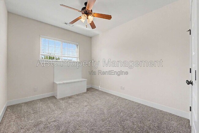 Building Photo - 3110 SW Riverstone Ave