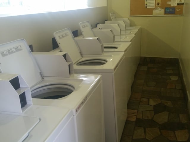 Building Photo - OCEAN VIEWS! FULLY FURNISHED 1/1!