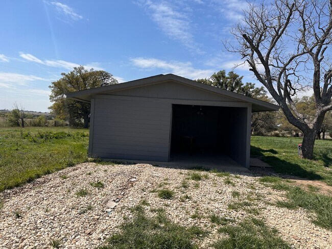 Building Photo - 850 County Road 218,