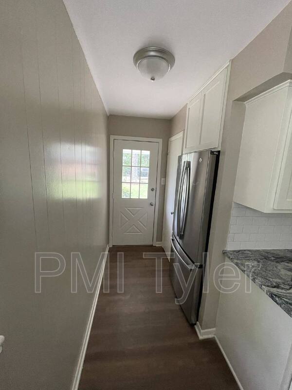 Building Photo - 2007 Bradshaw Dr