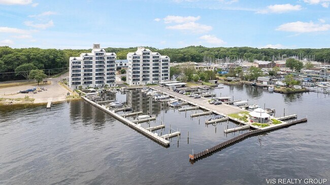 Primary Photo - 2964 Lakeshore Dr