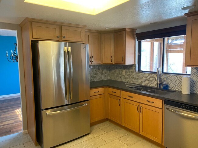 Building Photo - 2523 Claremont Ct NE