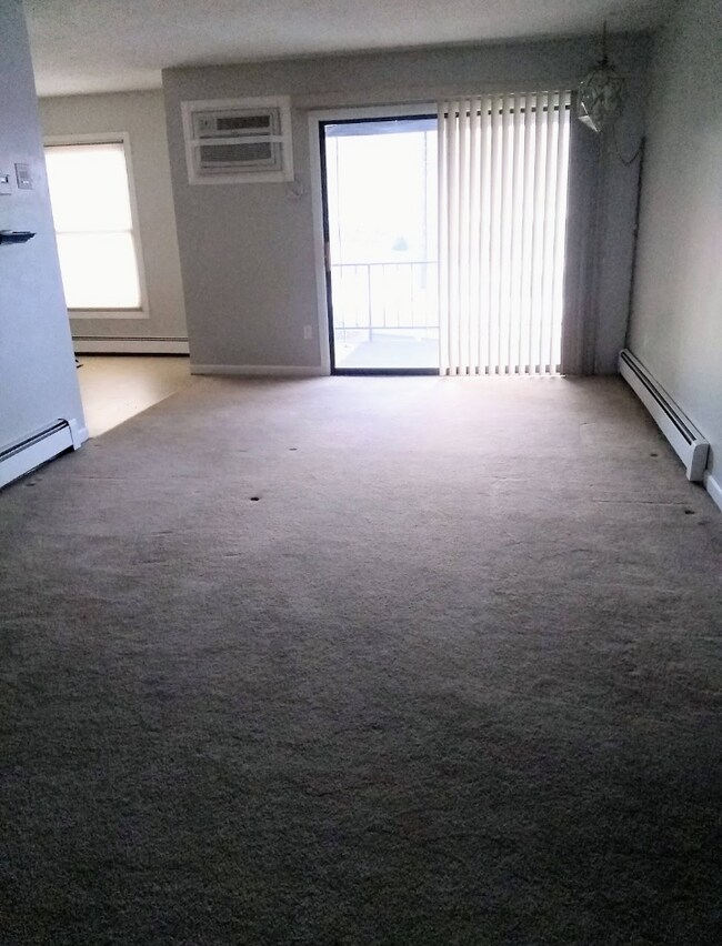 View of large front room from entryway - 4500 S Poplar St