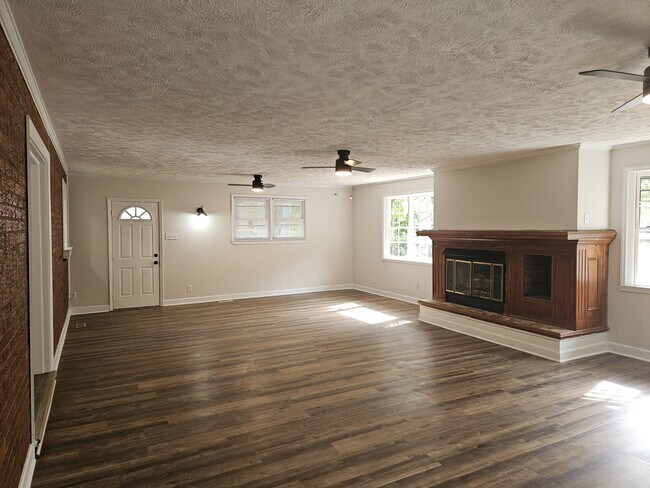 Building Photo - 853 Shannon Dr