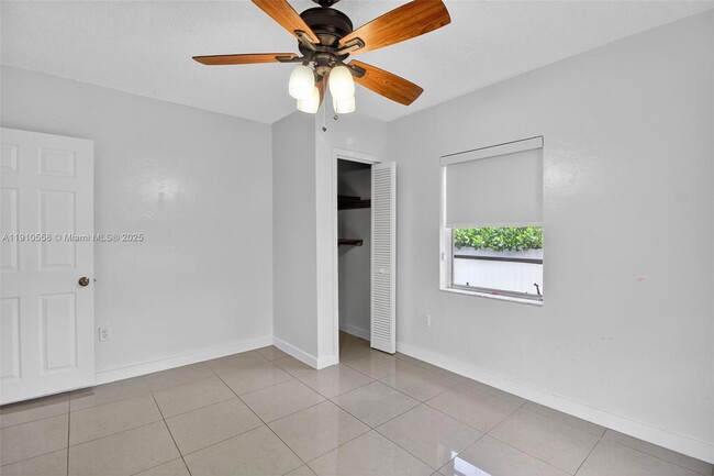 Building Photo - 2744 SW 23rd Terrace