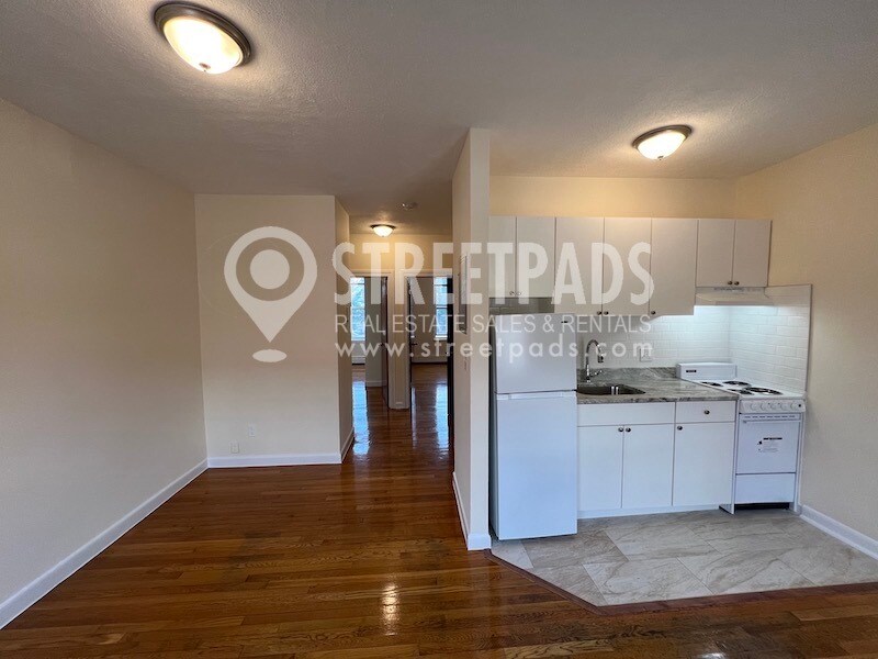 Building Photo - 172 N Beacon St