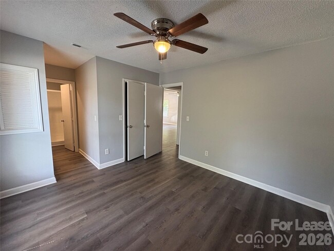 Building Photo - 3600 Cobbleridge Dr