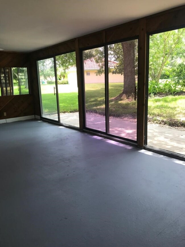 Building Photo - 5572 Memorial Dr