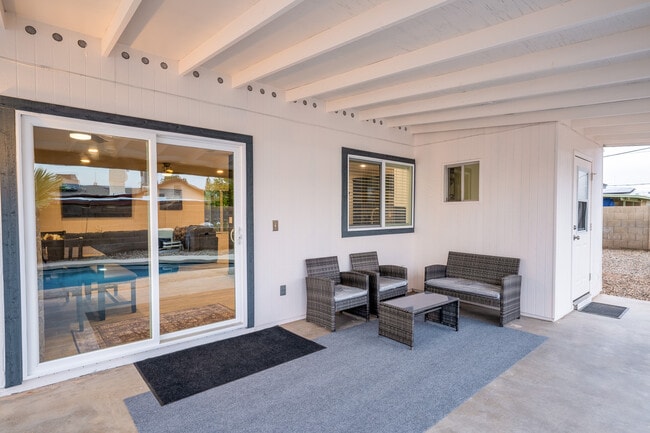 Covered Patio - 1219 W 10th Pl