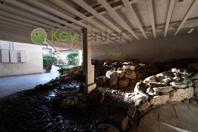 Building Photo - Walking distance to Fashion Vally Mall |2 minute drive to both North and South 163, as well as I-8