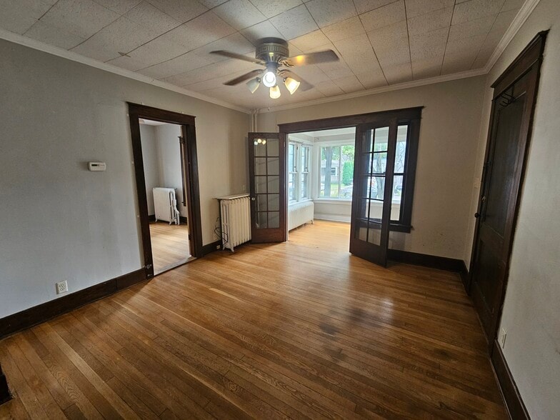 Living room - 1335 W Minnehaha Ave