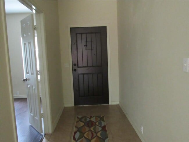 Building Photo - 2808 Red Ivy Cove