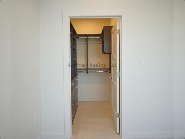 Building Photo - 2-Bed, 2.5-Bath Water-Front Condo in South Tampa