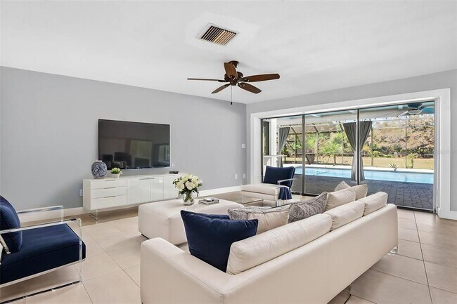 Building Photo - 2111 Paddock Cir