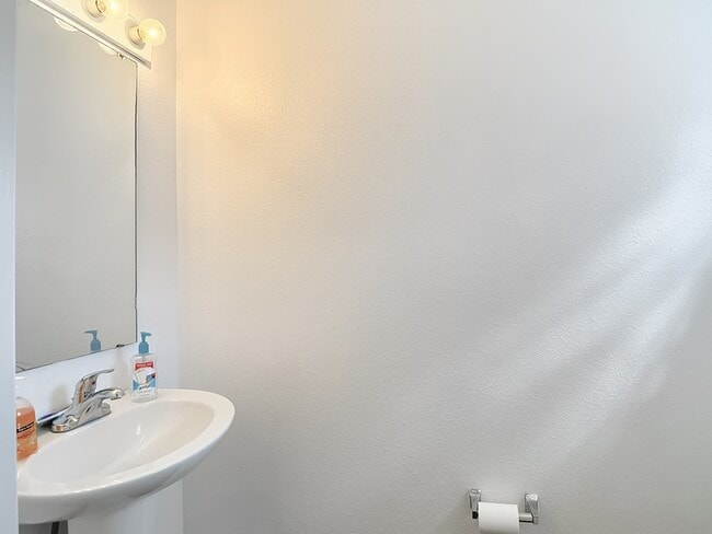 Building Photo - 9856 Ashburn Lake Dr