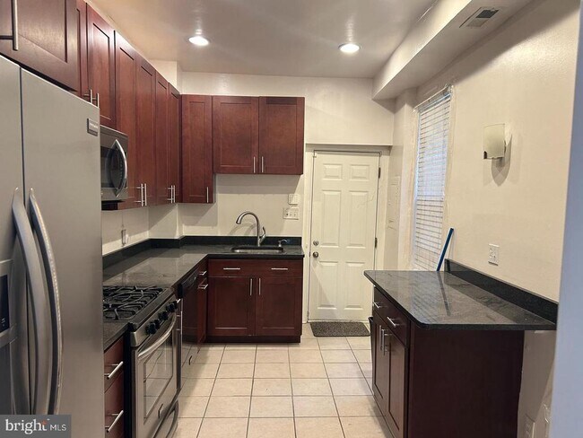 Building Photo - 124 W Hamburg St