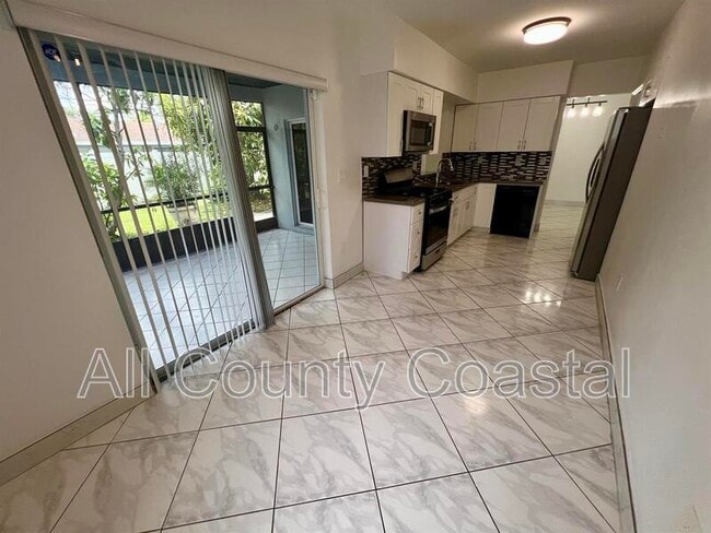 Building Photo - 8640 Wilshire Dr