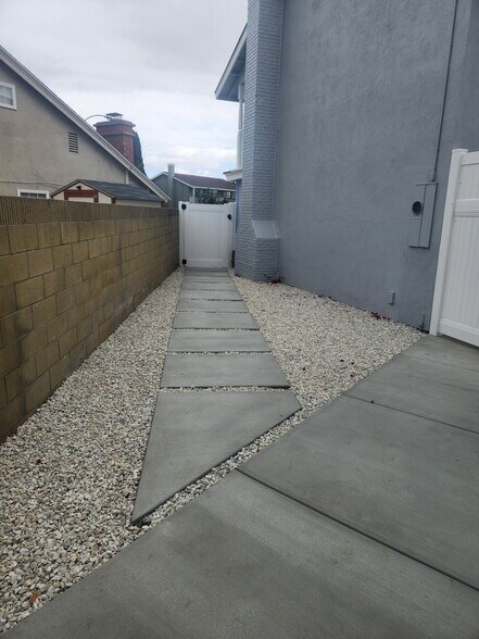 Building Photo - 7431 Warren Cir