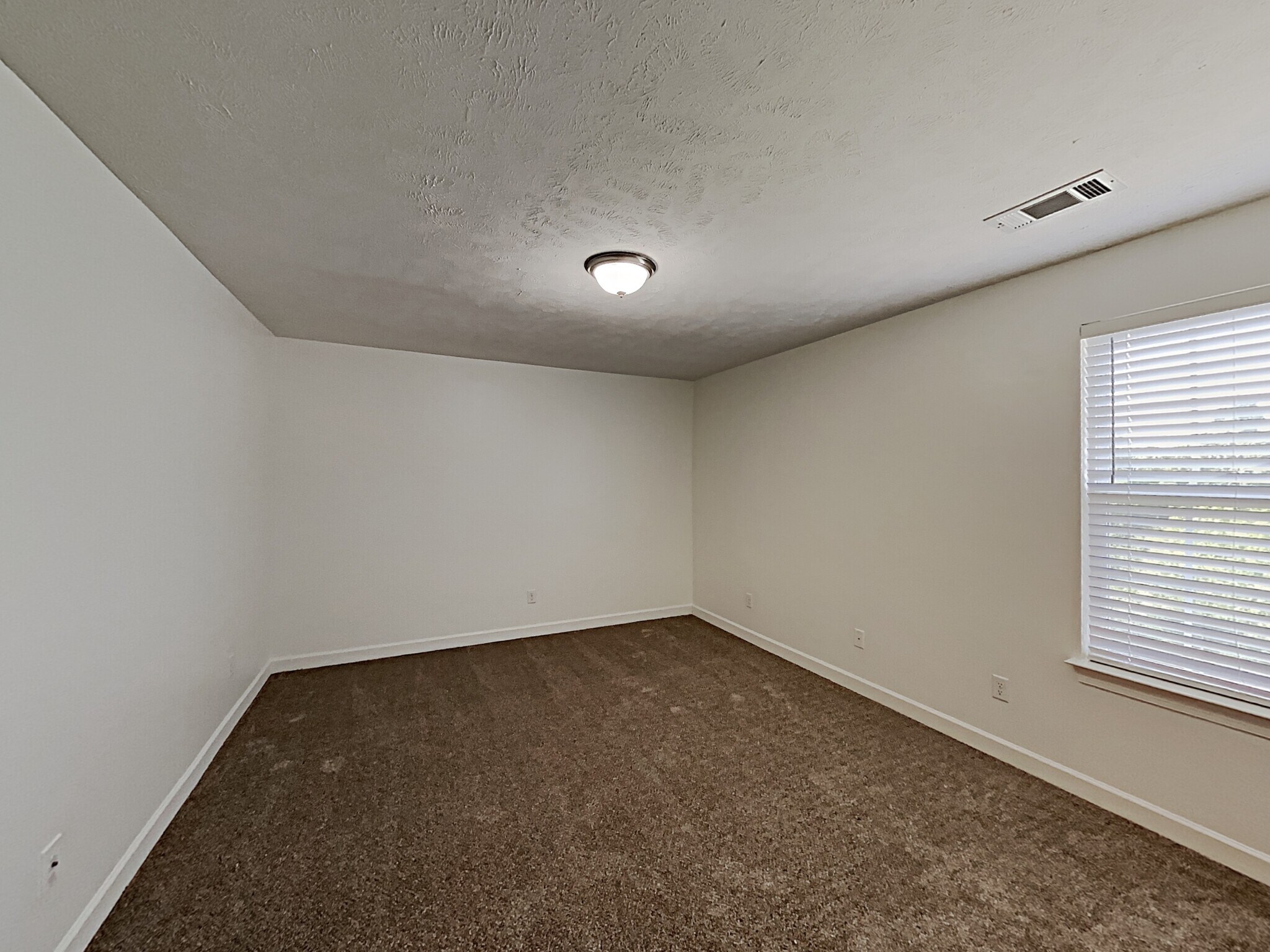 Building Photo - 244 Sundown Dr