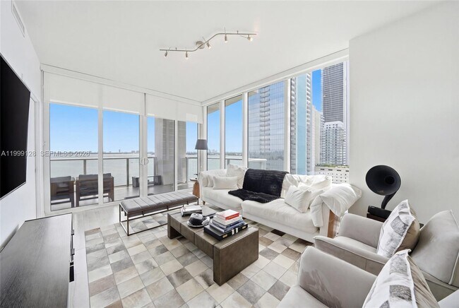 Building Photo - 601 NE 27th St