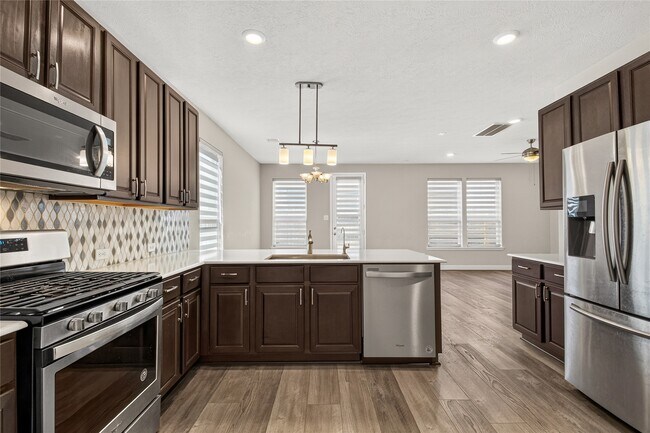 Building Photo - 10214 Pinewood Fox Dr